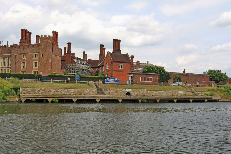 Hampton Court Landing Stage & Hampton Court Palace